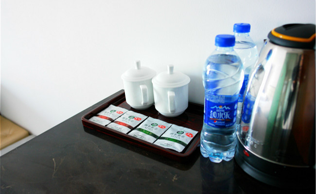 一壶茶，一本书，席地而坐，享受慵懒假期