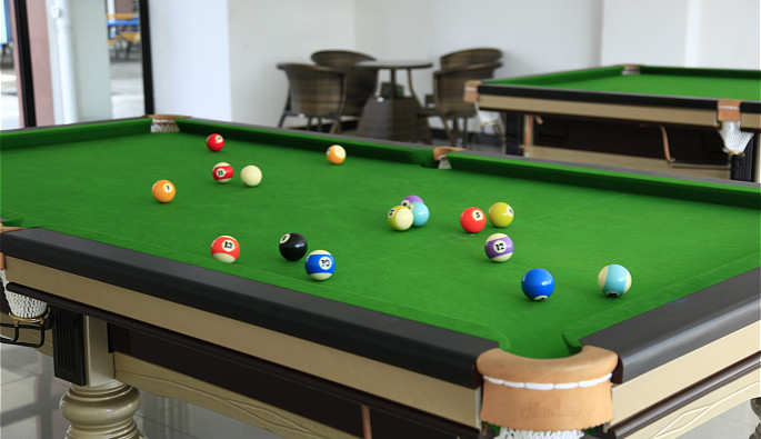 豪华台桌，让你尽情感受台球的魅力