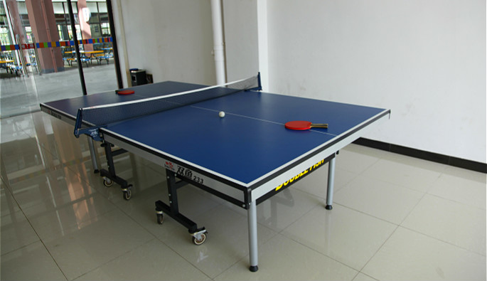 尽情挥拍，体验运动的酣畅淋漓